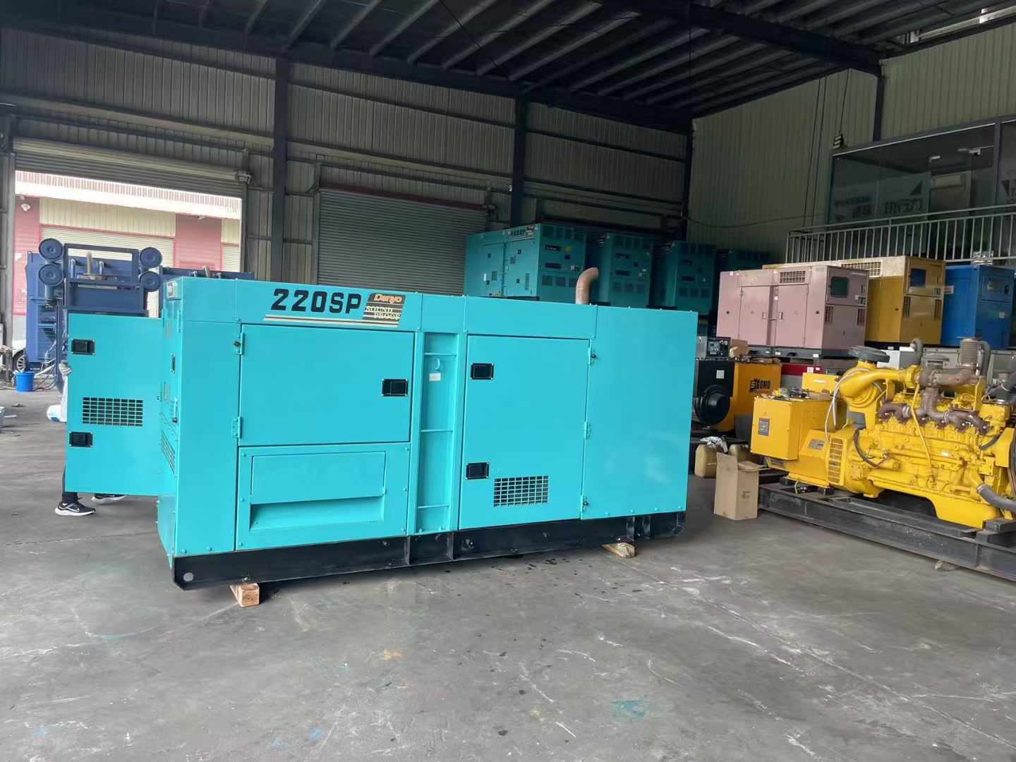 卫东800kW 柴油发电机的输出电流波动范围是多少？